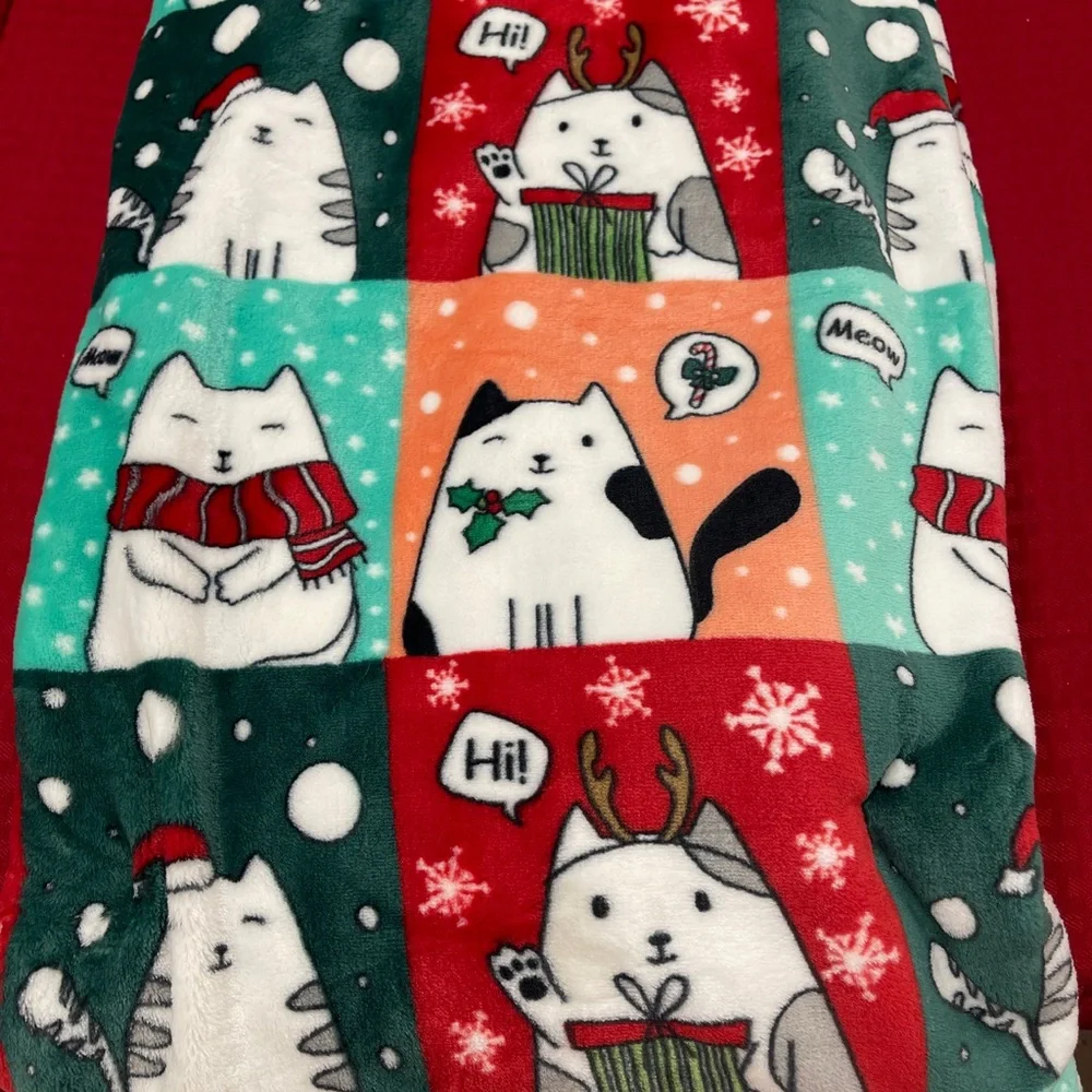Christmas Cats Cartoon Style Holiday Plush Throw blanket NWT Red & Green